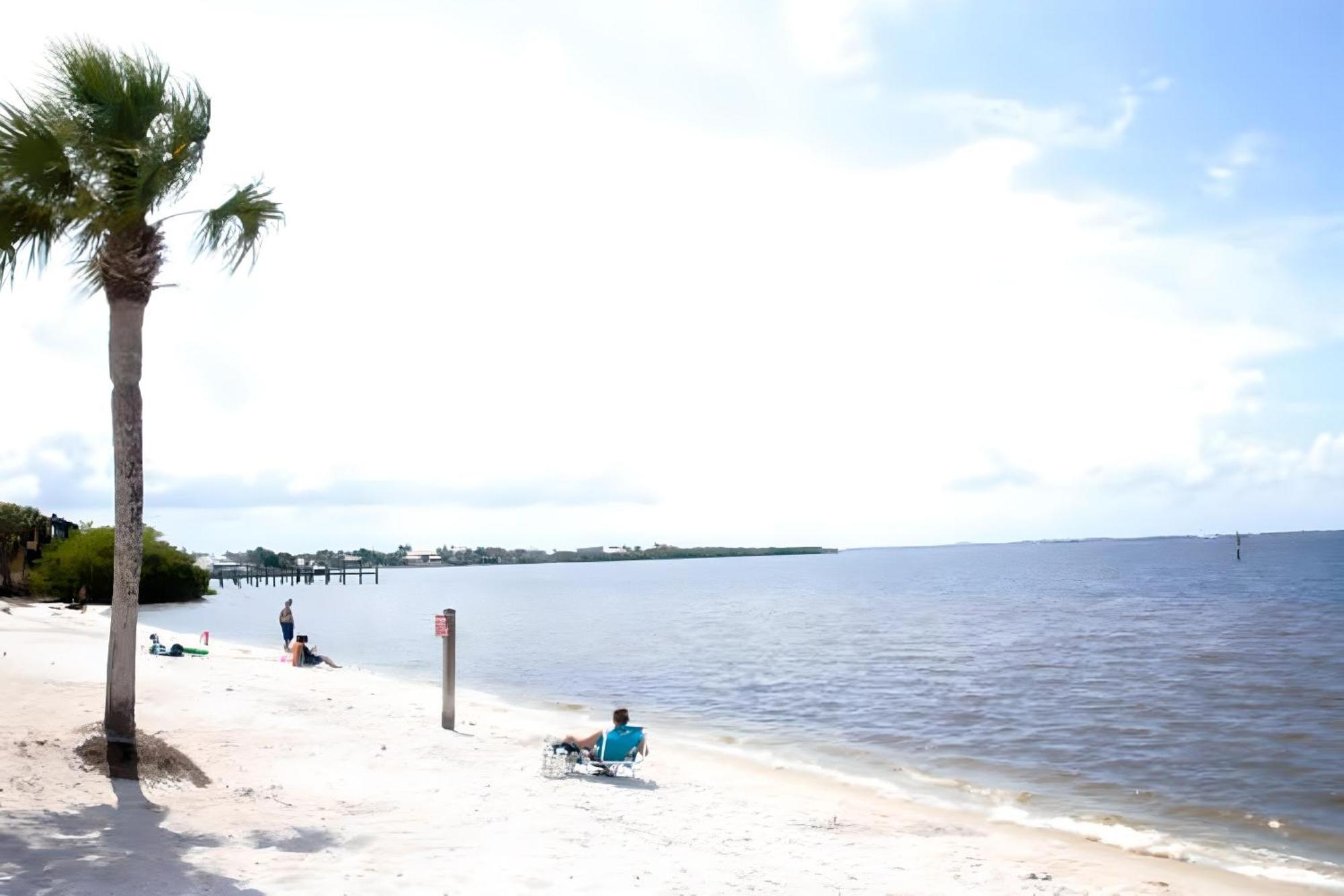 House With A Boatyour Private Waterfront Resort Port Charlotte Exterior photo