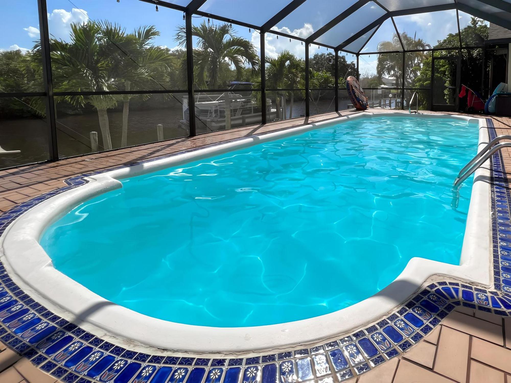 House With A Boatyour Private Waterfront Resort Port Charlotte Exterior photo